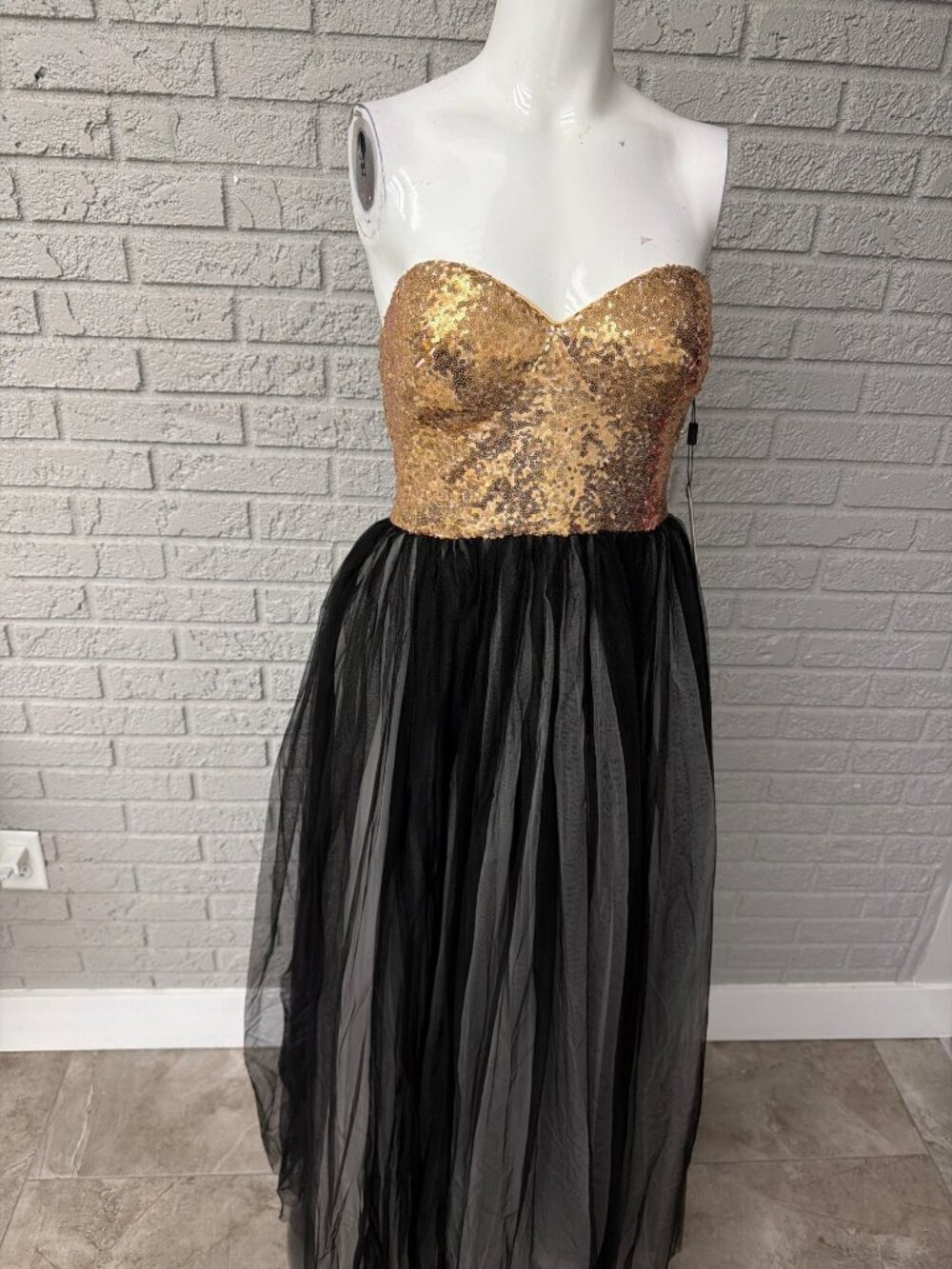 Renz Bridal Gold Sequin Off Shoulder Black Tulle Dress Size 6